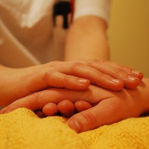 Erkende mantelzorgers hebben vanaf 1 oktober 2019 recht op betaald verlof