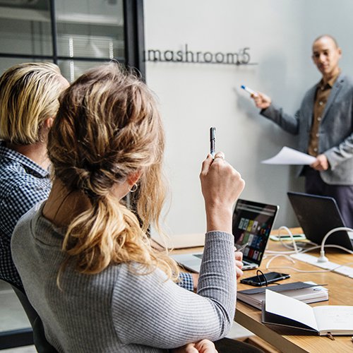Vlaanderen geeft tijdelijk extra termijn voor formaliteiten doelgroepvermindering mentors