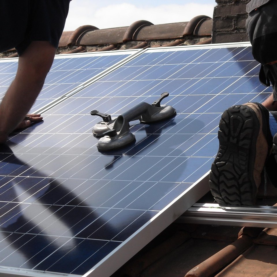 Laat de zon maar komen – maar vergeet uw zonnepanelen niet! cover